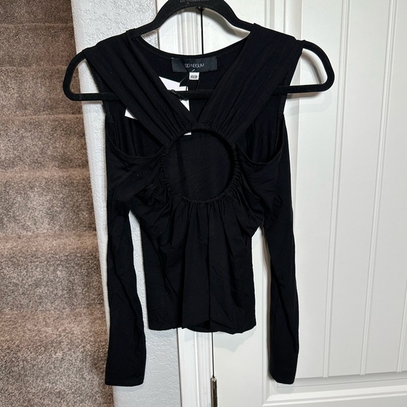 Sid Neigum black ring cut out long sleeve top - Picture 8 of 13